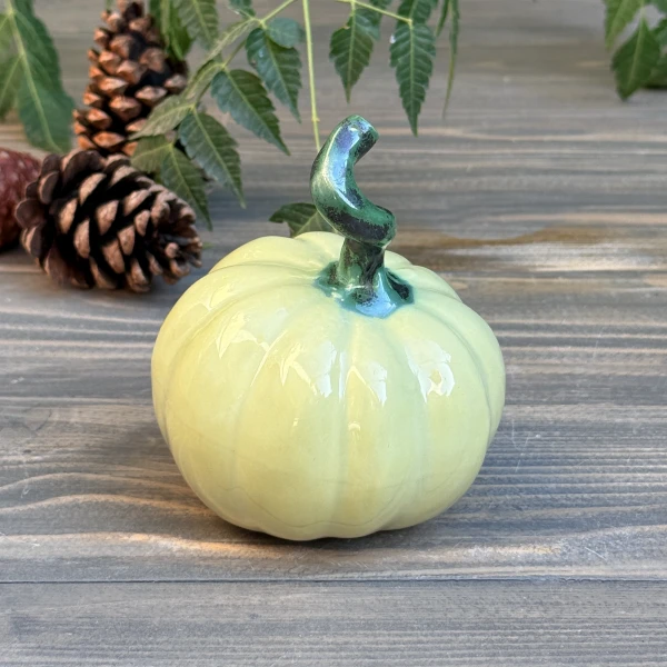 2025_11_02_15_01_IMG_9104 مجسمه کدو متوسط طرح سه