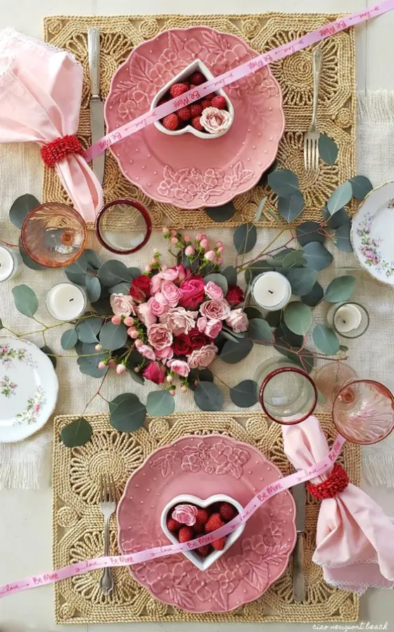 ایده های جذاب برای تزئین میز ولنتاین دو نفره جذاب ( + تصاویر )
